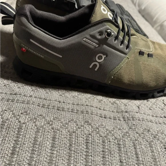 On Running Green Sneakers Casual Athletic Style Men display picture 1